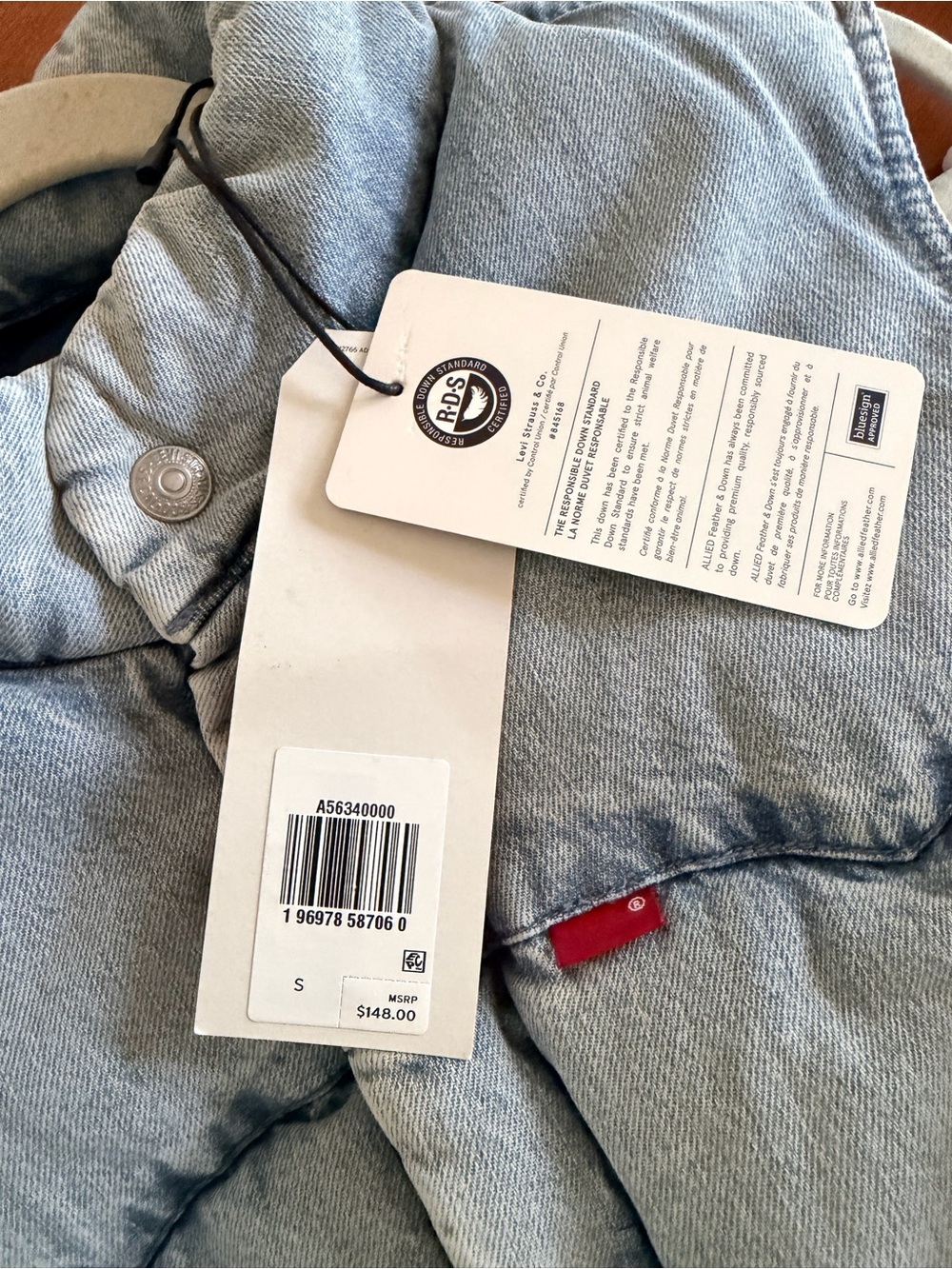 Levi’s Men’s Denim Puffer Vest Light Wash Down Fill Size Small NWT - Picture 4 of 5